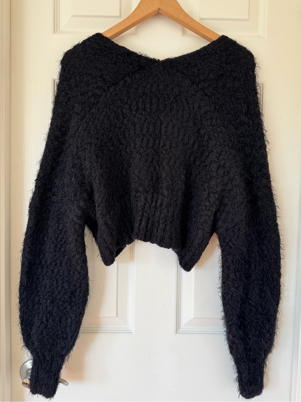 Urban Outfitters Black Fuzzy Cropped Cardigan Sweater M - Picture 2 of 7